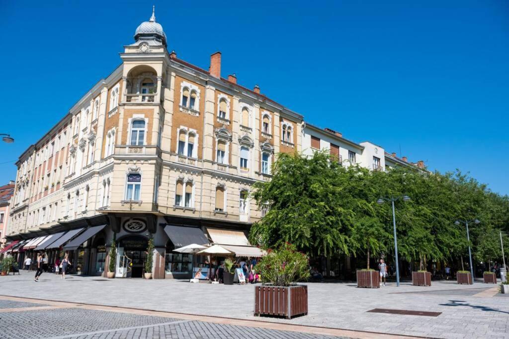 Luxus A Varos Felett Szombathely Buitenkant foto
